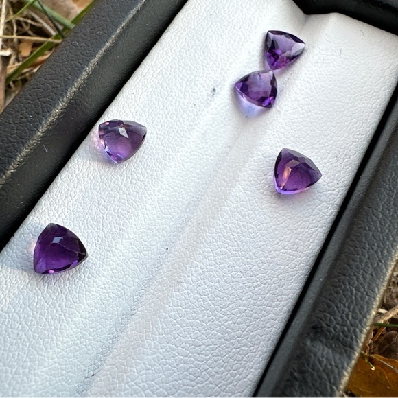 6.97ct Natural Purple Amethyst Trillion Cut Lot - Picture 12 of 17
